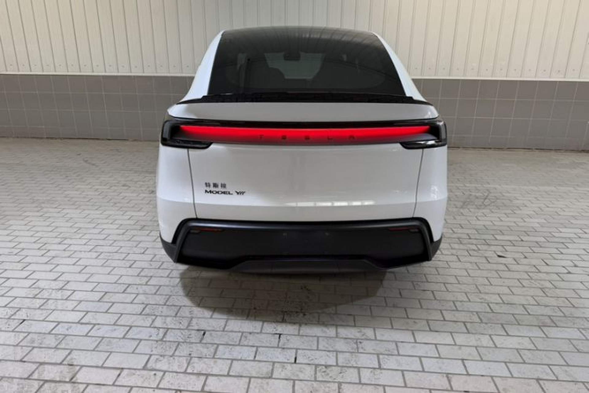 Used Tesla Model Y L 2025 Model Long-Range All-Wheel-Drive Version Exterior 2