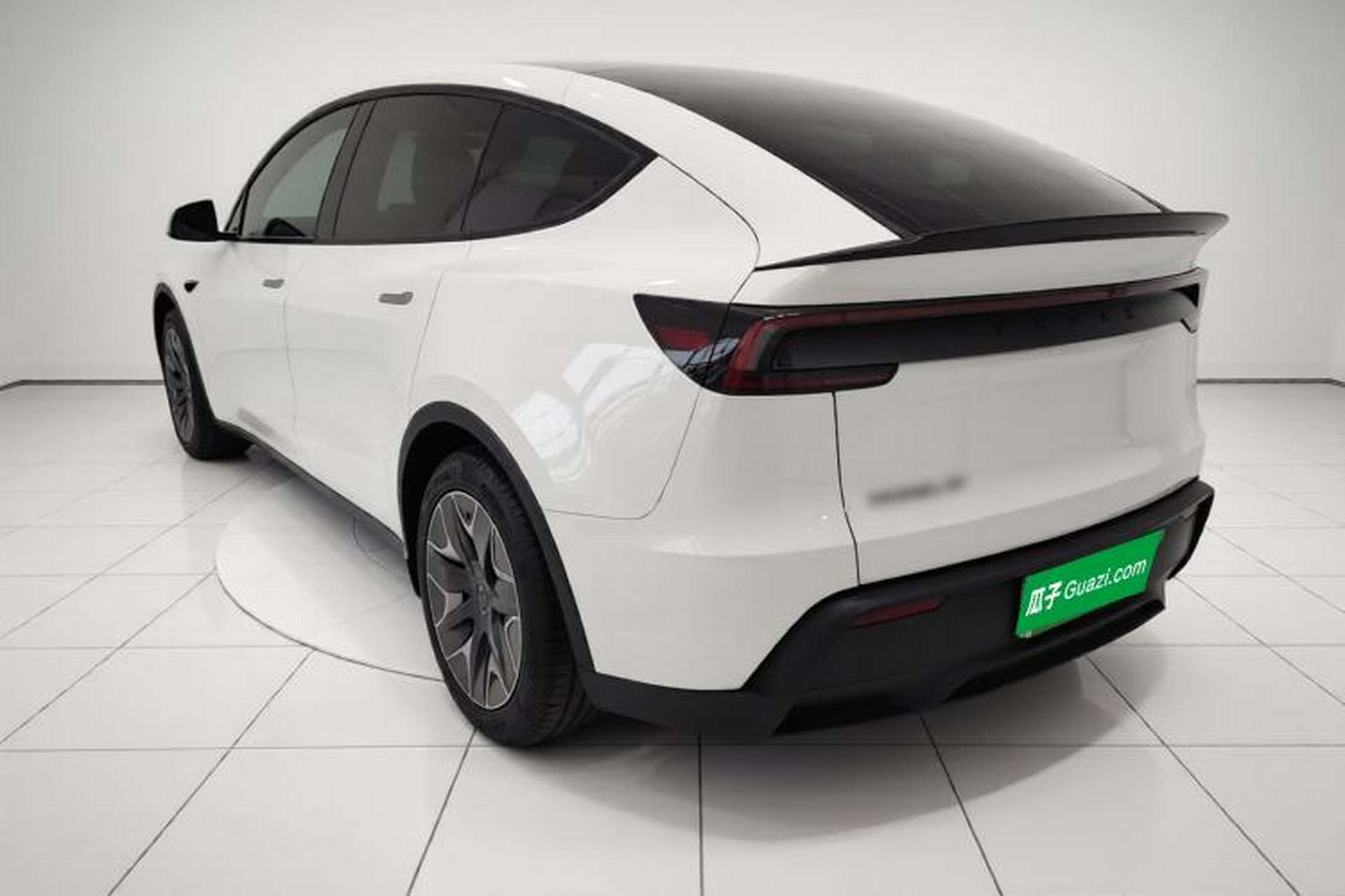 Used Tesla Model Y L 2025 Model Long-Range All-Wheel-Drive Version Exterior 2