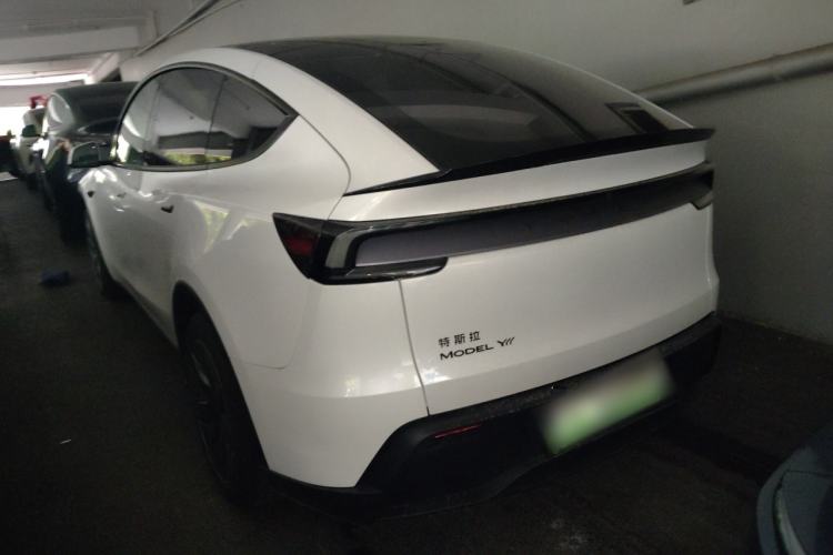 Used Tesla Model Y L 2025 Model Long-Range All-Wheel-Drive Version Exterior 2