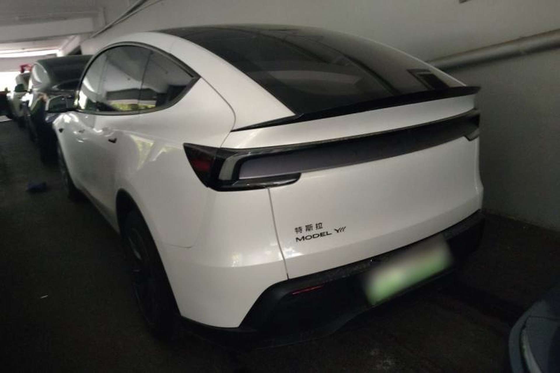 Used Tesla Model Y L 2025 Model Long-Range All-Wheel-Drive Version Exterior 2