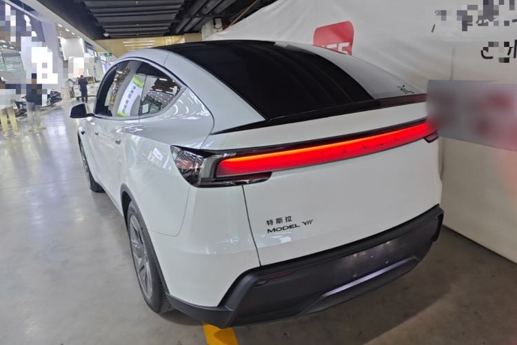Used Tesla Model Y L 2025 Model Long-Range All-Wheel-Drive Version Exterior 2