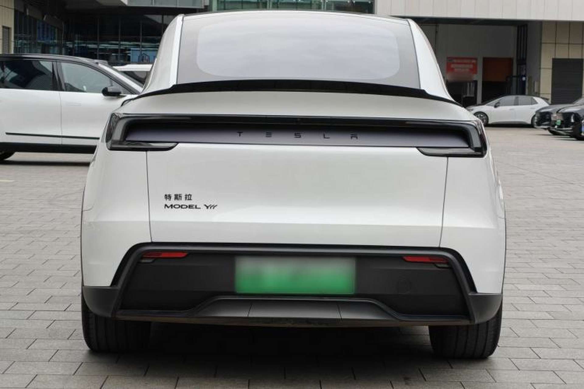 Used Tesla Model Y L 2025 Model Long-Range All-Wheel-Drive Version Exterior 3
