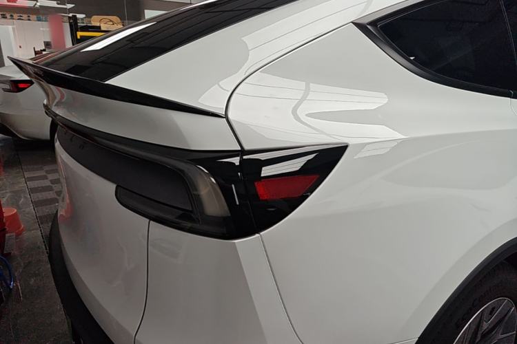 Used Tesla Model Y L 2025 Model Long-Range All-Wheel-Drive Version Exterior 3