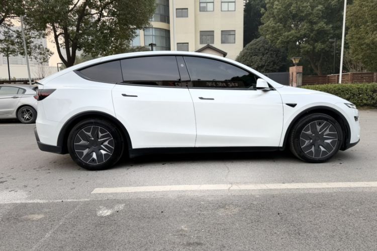 Used Tesla Model Y L 2025 Model Long-Range All-Wheel-Drive Version Exterior 3