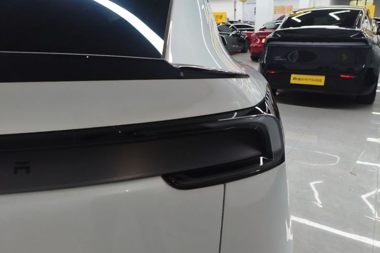 Used Tesla Model Y L 2025 Model Long-Range All-Wheel-Drive Version Exterior 3