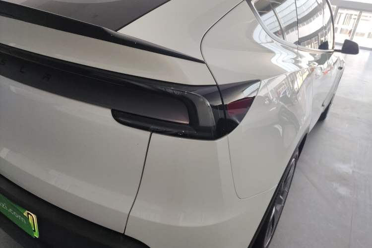 Used Tesla Model Y L 2025 Model Long-Range All-Wheel-Drive Version Exterior 3
