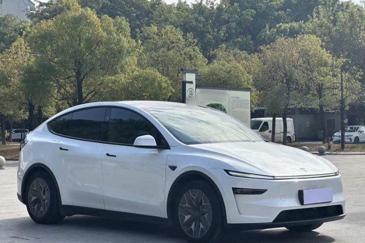 Used Tesla Model Y L 2025 Model Long-Range All-Wheel-Drive Version Exterior 4
