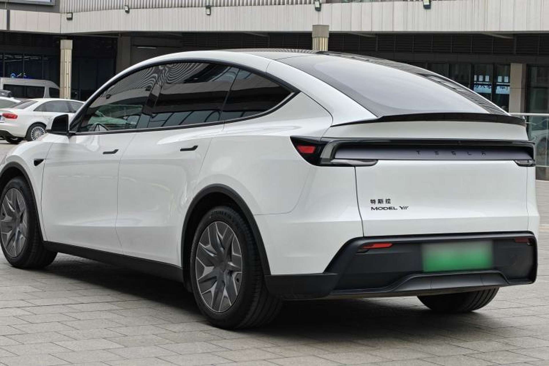 Used Tesla Model Y L 2025 Model Long-Range All-Wheel-Drive Version Exterior 4