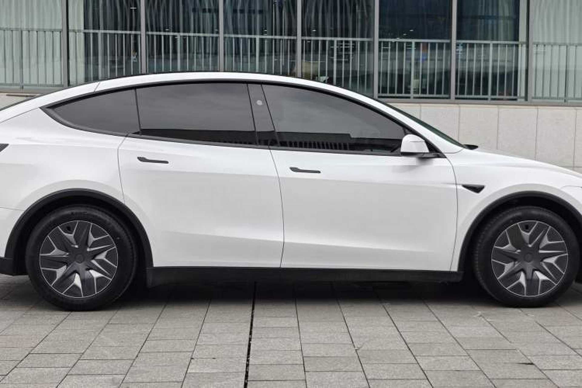 Used Tesla Model Y L 2025 Model Long-Range All-Wheel-Drive Version Exterior 5