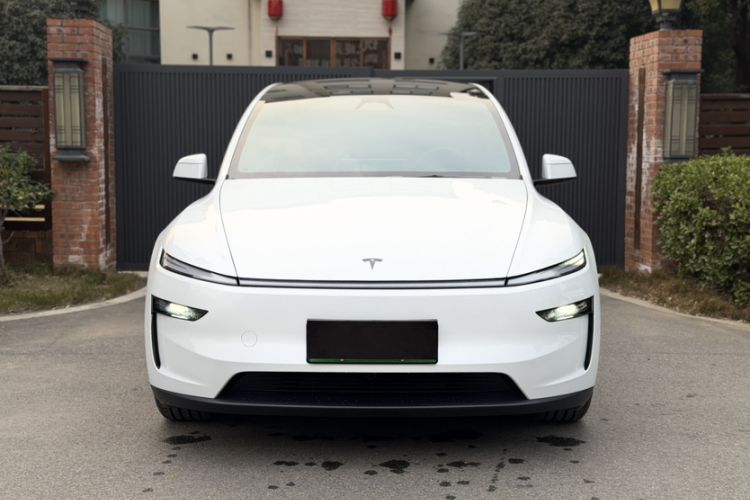 Used Tesla Model Y L 2025 Model Long-Range All-Wheel-Drive Version Exterior 5