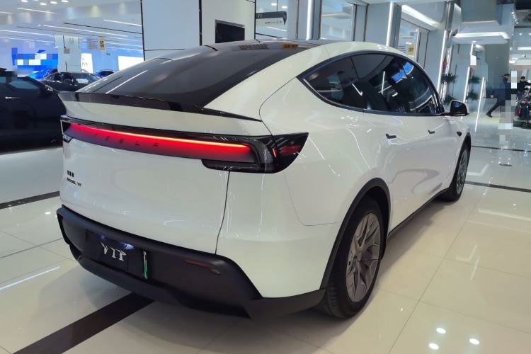 Used Tesla Model Y L 2025 Model Long-Range All-Wheel-Drive Version Exterior 5