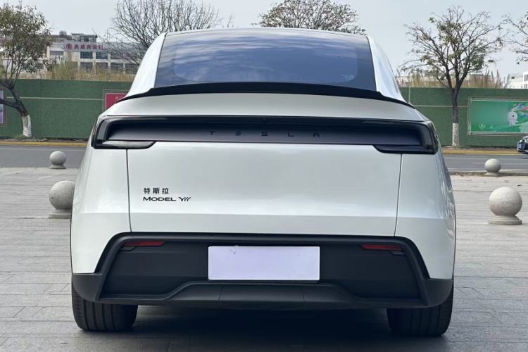 Used Tesla Model Y L 2025 Model Long-Range All-Wheel-Drive Version Exterior 7