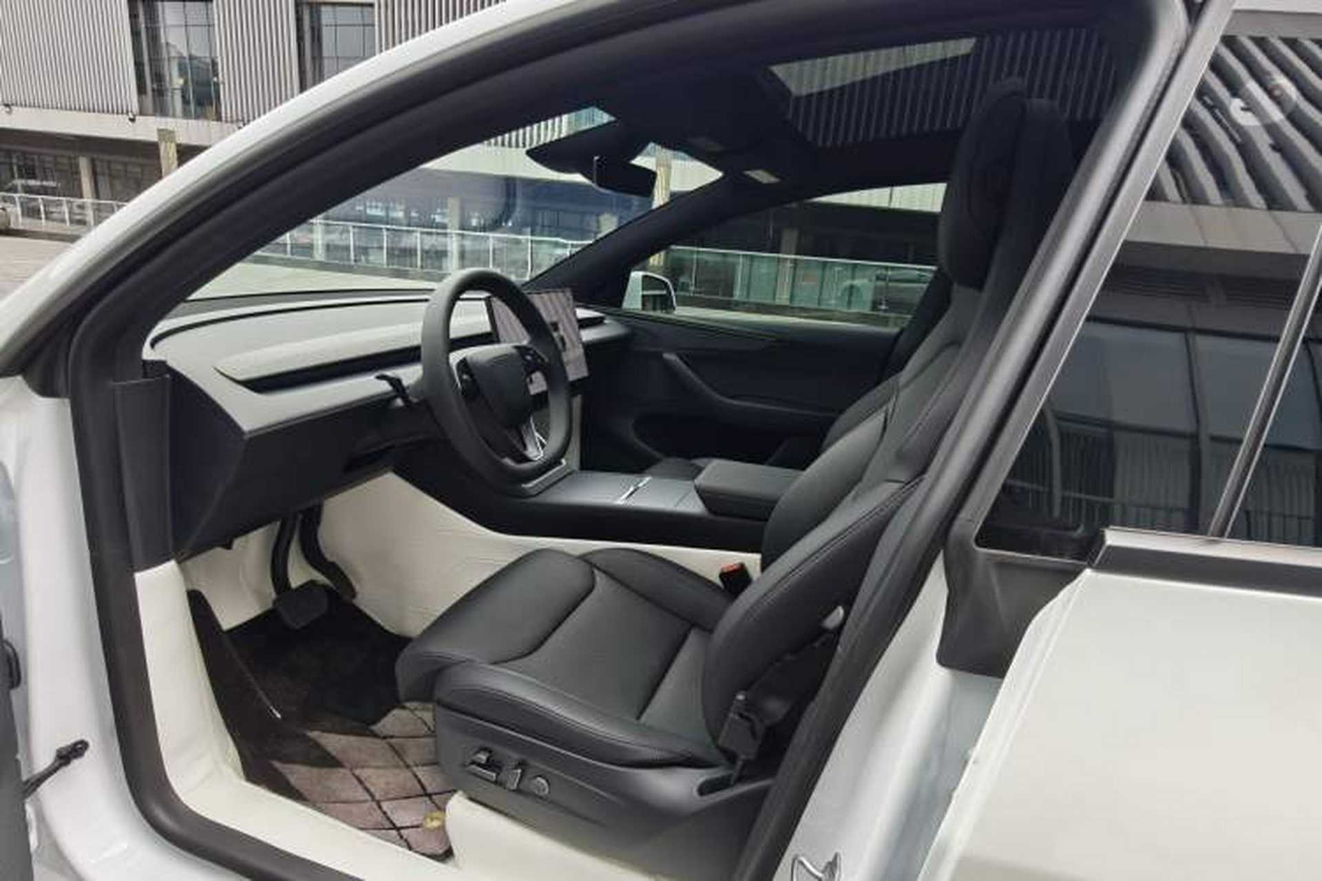 Used Tesla Model Y L 2025 Model Long-Range All-Wheel-Drive Version Exterior 7