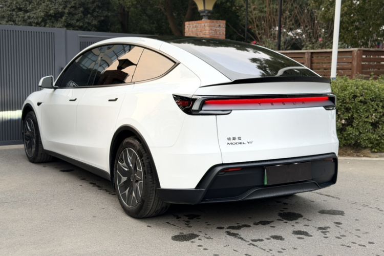 Used Tesla Model Y L 2025 Model Long-Range All-Wheel-Drive Version Exterior 7