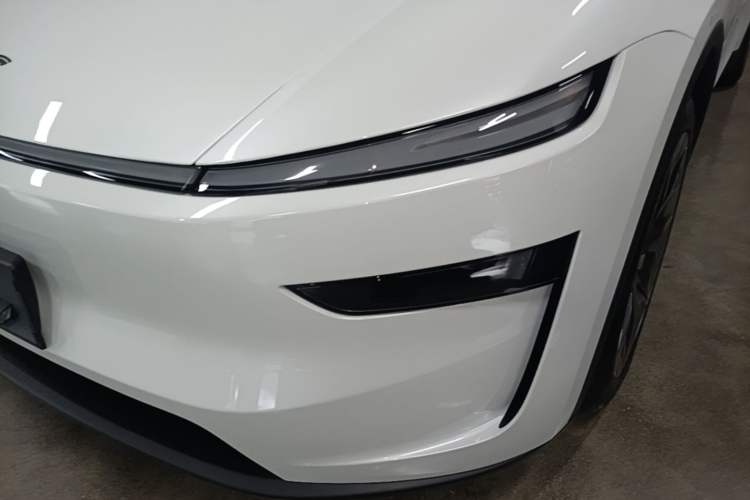 Used Tesla Model Y L 2025 Model Long-Range All-Wheel-Drive Version Exterior 7