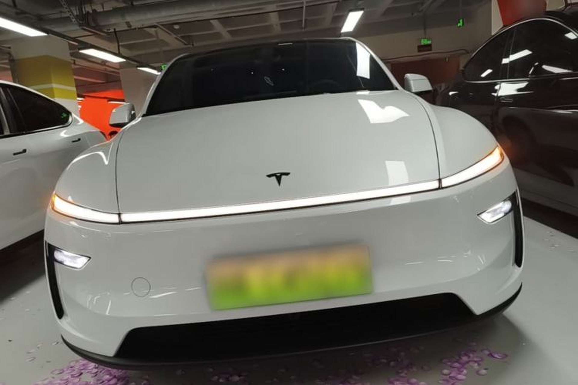 Used Tesla Model Y L 2025 Model Long-Range All-Wheel-Drive Version Front