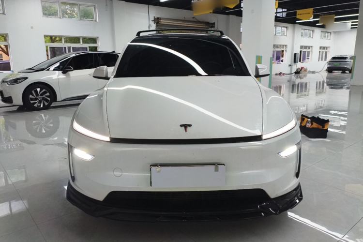 Used Tesla Model Y L 2025 Model Long-Range All-Wheel-Drive Version Front