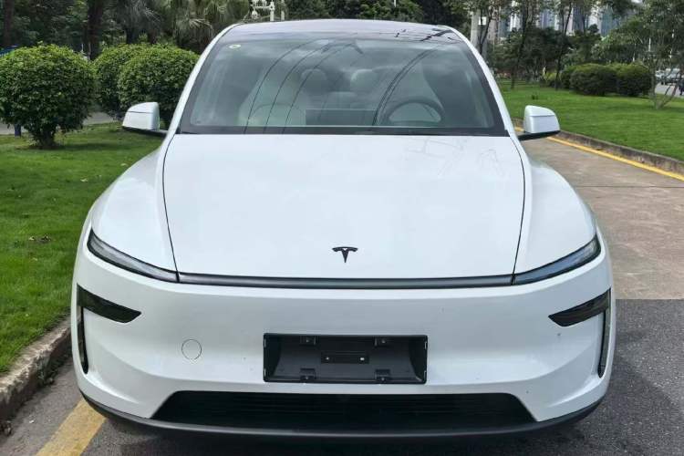 Used Tesla Model Y L 2025 Model Long-Range All-Wheel-Drive Version Front
