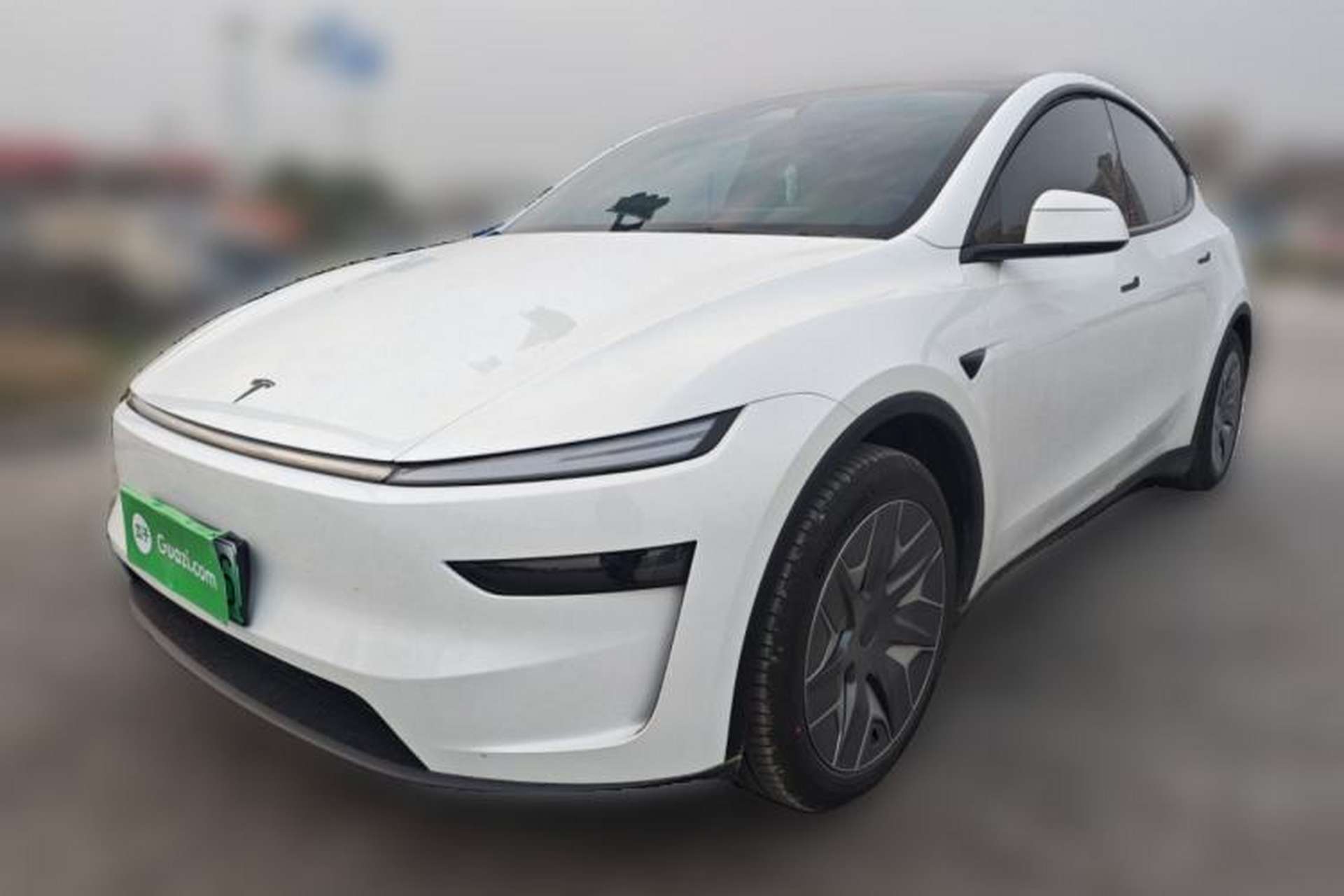 Used Tesla Model Y L 2025 Model Long-Range All-Wheel-Drive Version Front Left 45 Deg