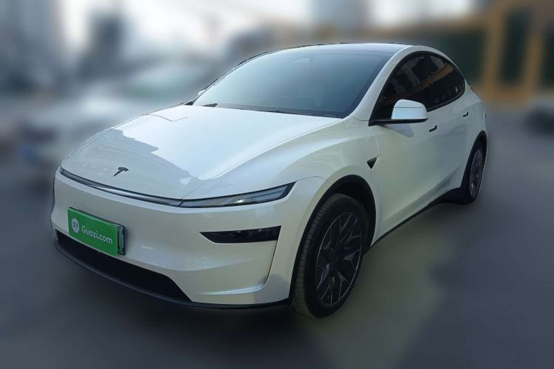 Used Tesla Model Y L 2025 Model Long-Range All-Wheel-Drive Version Front Left 45 Deg