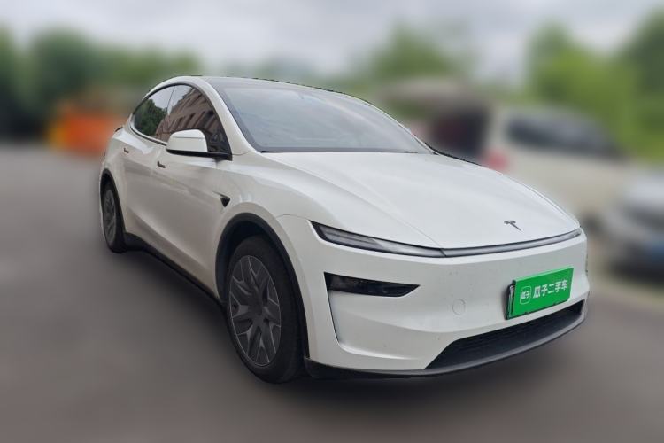 Used Tesla Model Y L 2025 Model Long-Range All-Wheel-Drive Version Front Right 45 Deg
