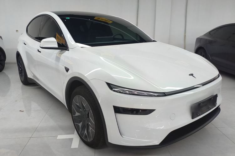 Used Tesla Model Y L 2025 Model Long-Range All-Wheel-Drive Version Front Right 45 Deg