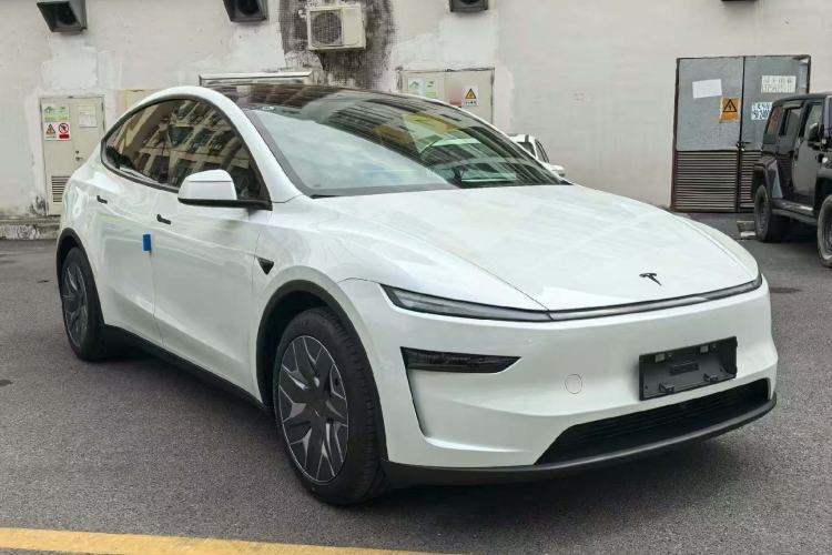 Used Tesla Model Y L 2025 Model Long-Range All-Wheel-Drive Version Front Right 45 Deg