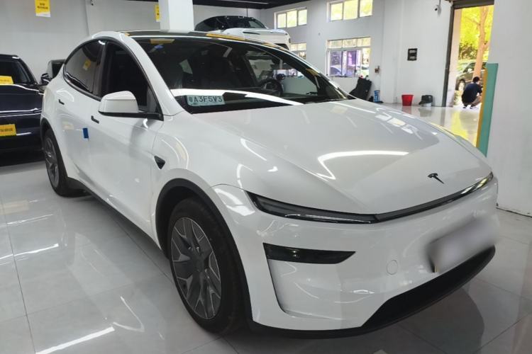 Used Tesla Model Y L 2025 Model Long-Range All-Wheel-Drive Version Front Right 45 Deg