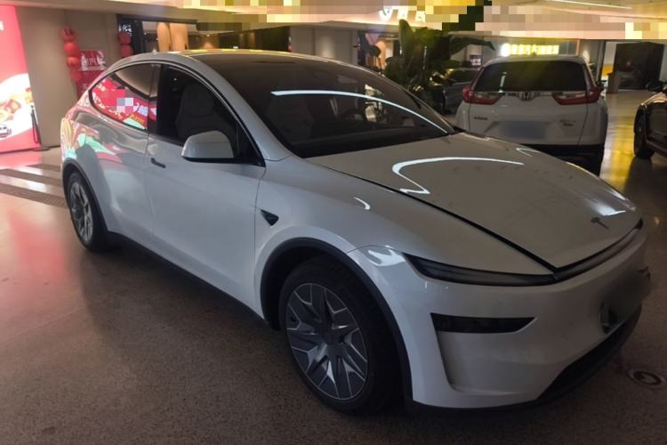 Used Tesla Model Y L 2025 Model Long-Range All-Wheel-Drive Version Front Right 45 Deg