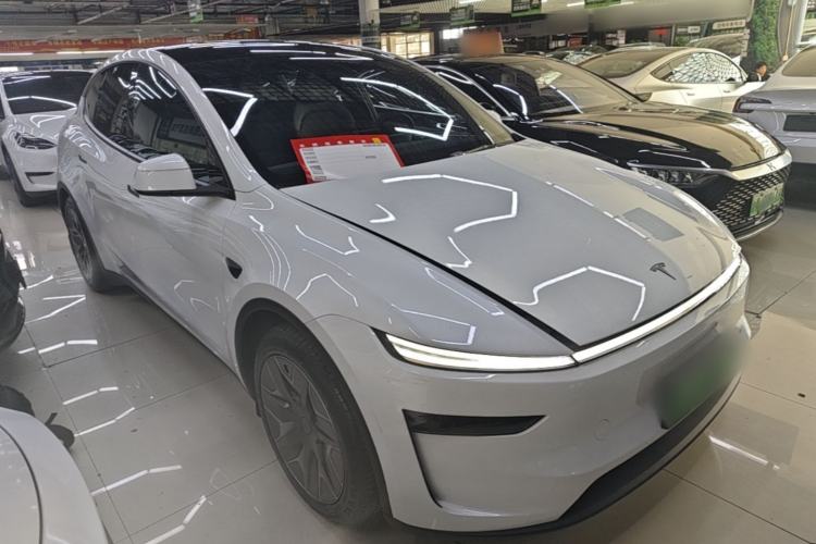 Used Tesla Model Y L 2025 Model Long-Range All-Wheel-Drive Version Front Right 45 Deg