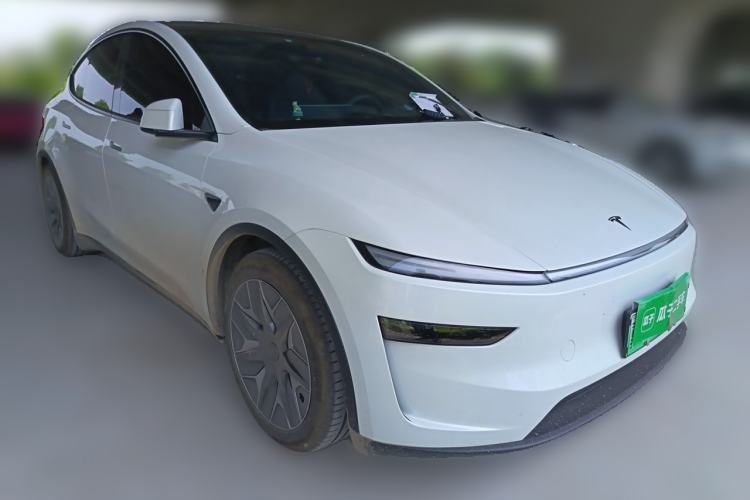 Used Tesla Model Y L 2025 Model Long-Range All-Wheel-Drive Version Front Right 45 Deg