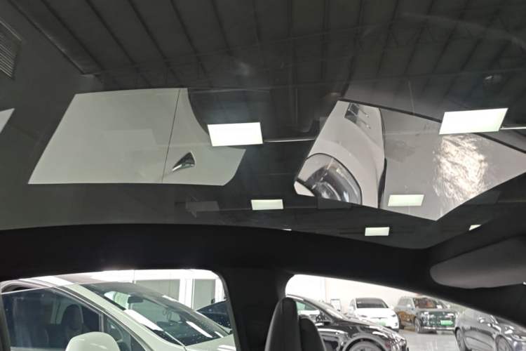 Used Tesla Model Y L 2025 Model Long-Range All-Wheel-Drive Version Headliner