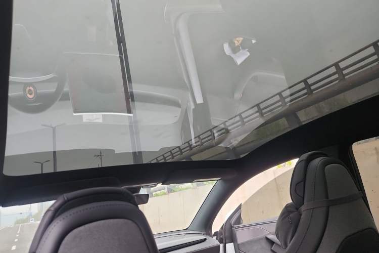 Used Tesla Model Y L 2025 Model Long-Range All-Wheel-Drive Version
