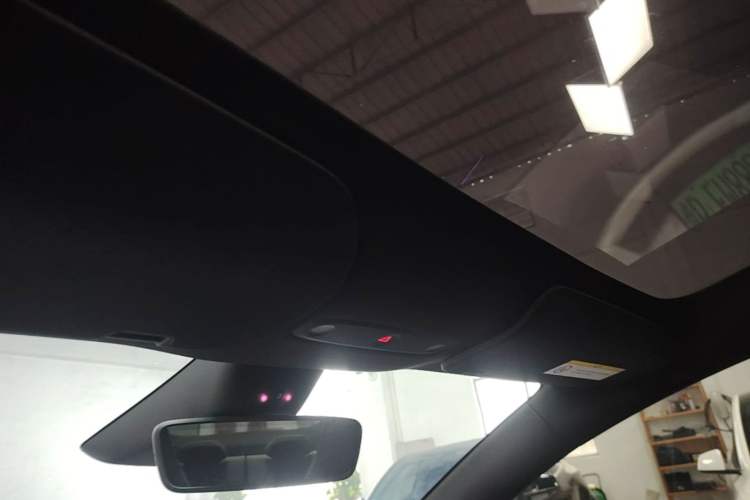 Used Tesla Model Y L 2025 Model Long-Range All-Wheel-Drive Version Headliner