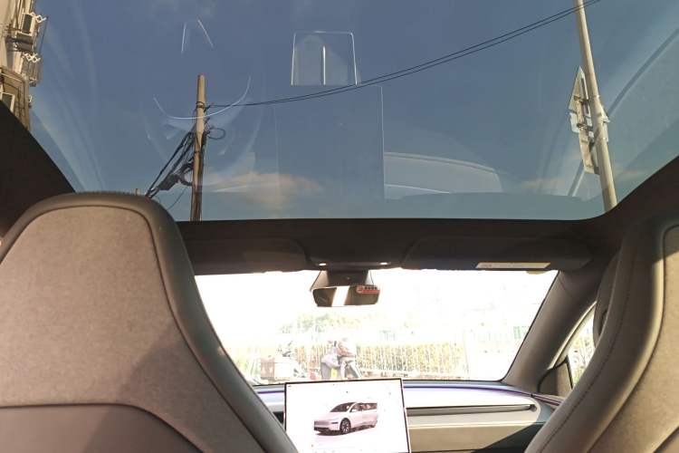 Used Tesla Model Y L 2025 Model Long-Range All-Wheel-Drive Version Headliner
