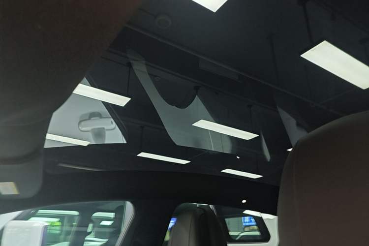 Used Tesla Model Y L 2025 Model Long-Range All-Wheel-Drive Version Headliner