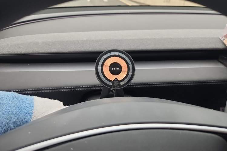 Used Tesla Model Y L 2025 Model Long-Range All-Wheel-Drive Version
