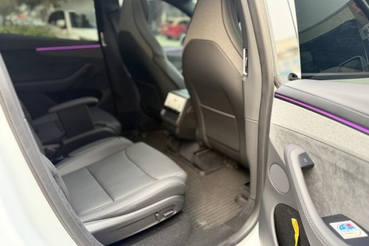 Used Tesla Model Y L 2025 Model Long-Range All-Wheel-Drive Version Interior 1