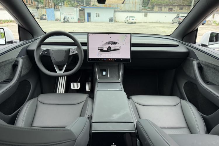 Used Tesla Model Y L 2025 Model Long-Range All-Wheel-Drive Version Interior 1