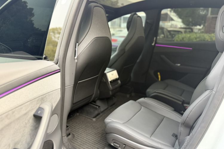 Used Tesla Model Y L 2025 Model Long-Range All-Wheel-Drive Version Interior 11