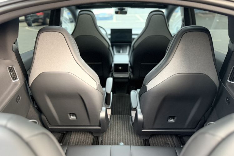 Used Tesla Model Y L 2025 Model Long-Range All-Wheel-Drive Version Interior 2