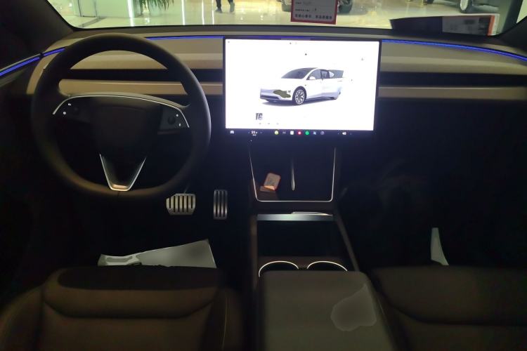 Used Tesla Model Y L 2025 Model Long-Range All-Wheel-Drive Version Interior 2
