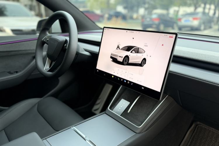 Used Tesla Model Y L 2025 Model Long-Range All-Wheel-Drive Version Interior 4