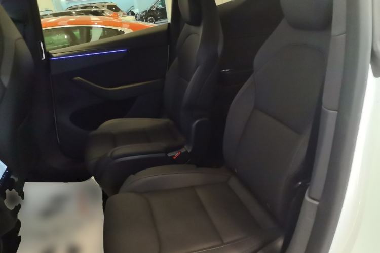 Used Tesla Model Y L 2025 Model Long-Range All-Wheel-Drive Version Interior 4