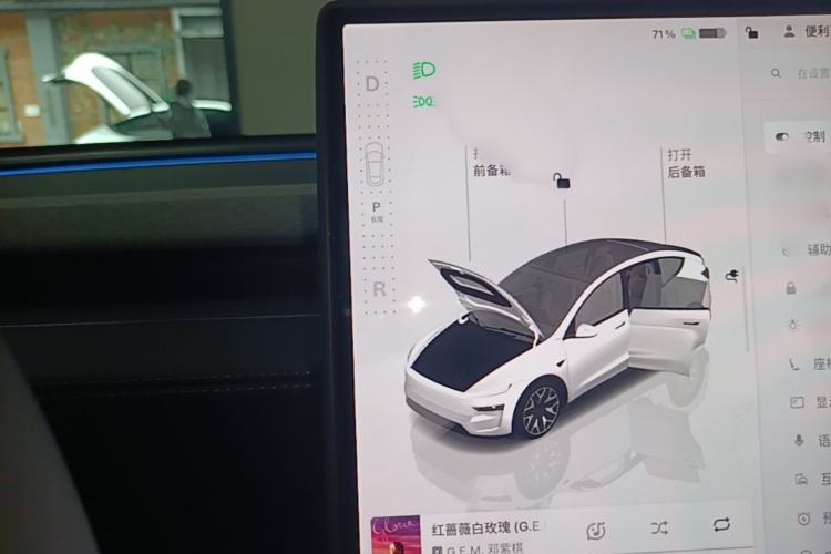 Used Tesla Model Y L 2025 Model Long-Range All-Wheel-Drive Version Interior 4