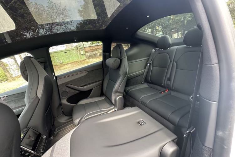 Used Tesla Model Y L 2025 Model Long-Range All-Wheel-Drive Version Interior 7