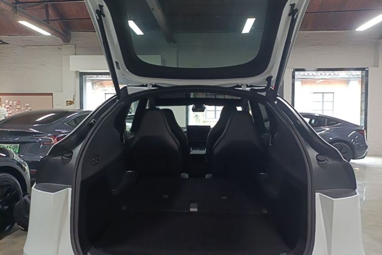 Used Tesla Model Y L 2025 Model Long-Range All-Wheel-Drive Version Interior 8
