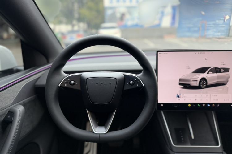 Used Tesla Model Y L 2025 Model Long-Range All-Wheel-Drive Version Interior 9