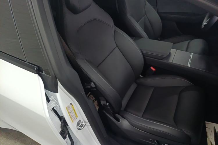 Used Tesla Model Y L 2025 Model Long-Range All-Wheel-Drive Version Interior 9