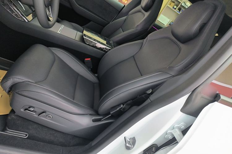 Used Tesla Model Y L 2025 Model Long-Range All-Wheel-Drive Version Left Front Seat